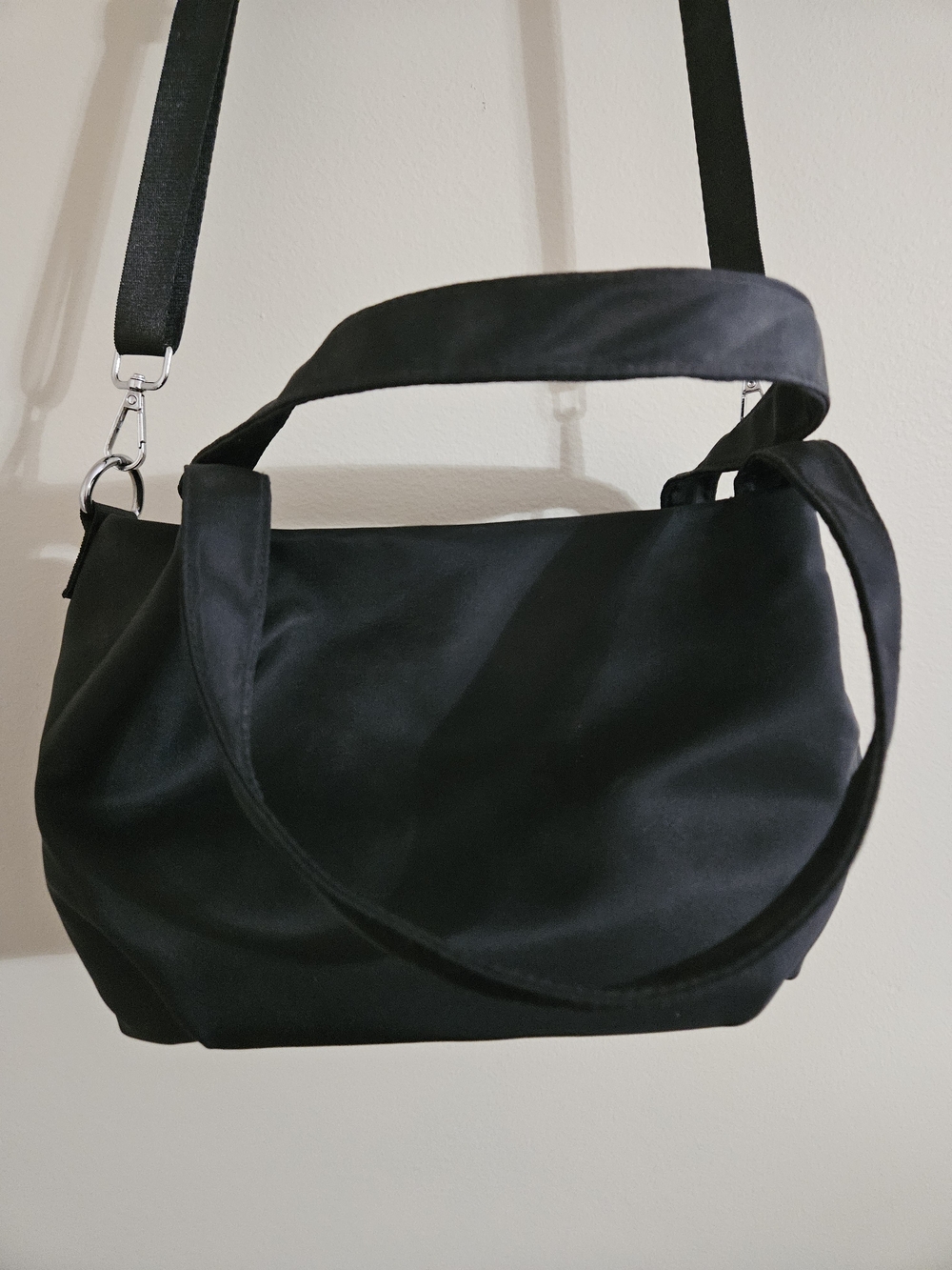 Classic Black Shoulder Bag - Unbranded